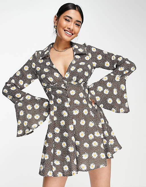 Women bubble crepe frill sleeve tea playsuit in brown daisy print 