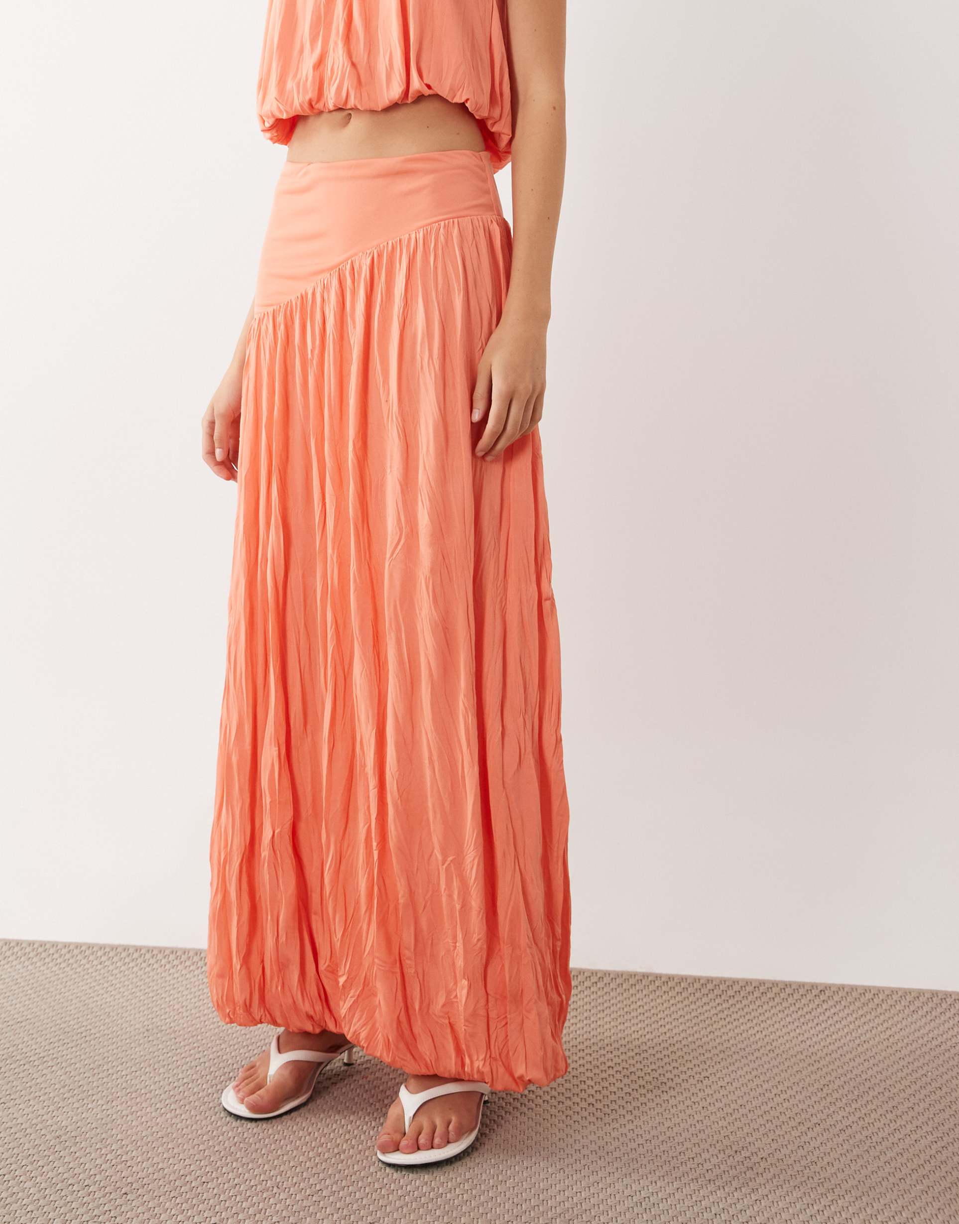 asos design bubble hem maxi skirt in coral crinkle - part of a set