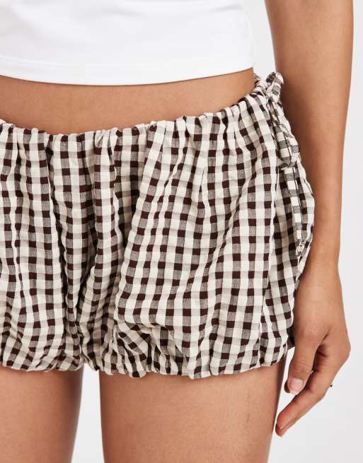 ASOS DESIGN bubble short co ord in brown gingham, 4 of 5