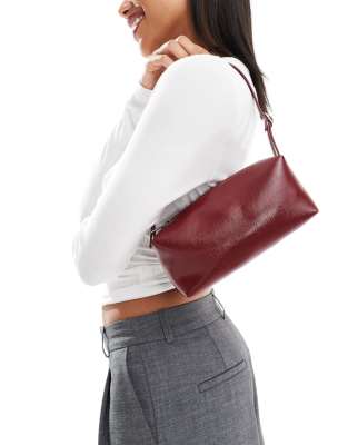 buckle boxy shoulder bag in burgundy-Red