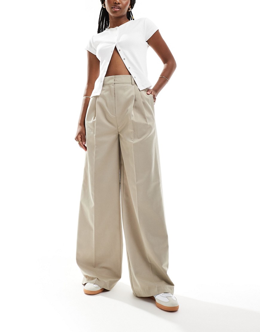 buckle waist detail pants in beige-Neutral