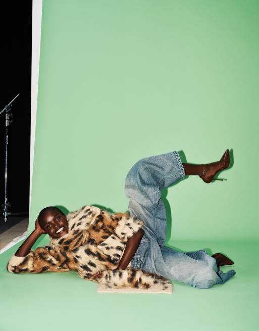 ASOS DESIGN - bufanda de punto cepillado con estampado de leopardo, 2 de 4