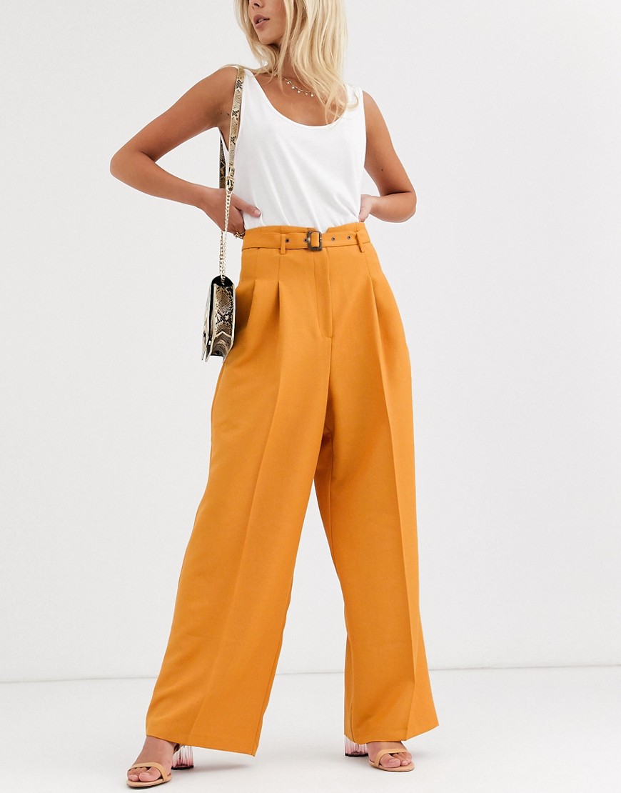 ASOS DESIGN - bukser med bælte, vide ben og plissering foran-Orange
