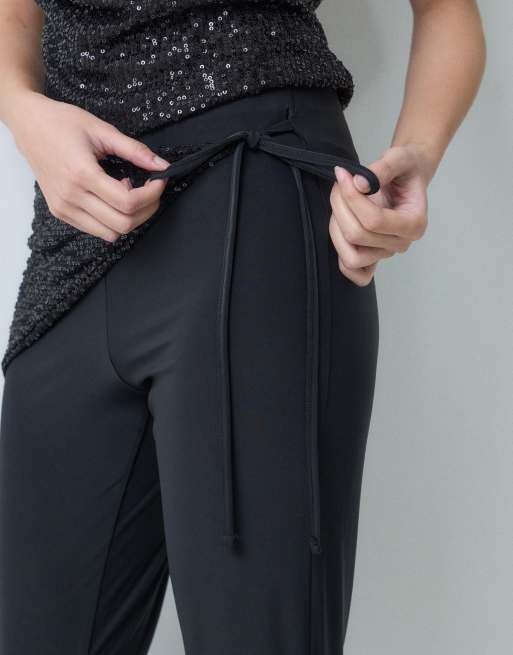 ASOS DESIGN bukser med brede ben med blød overflade og paillet-slå om-talje i sort, 3 af 5