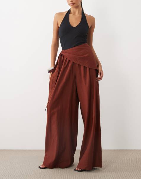 ASOS DESIGN bukser med lige ben og slå om-nederdelsdetalje i brun - view 1