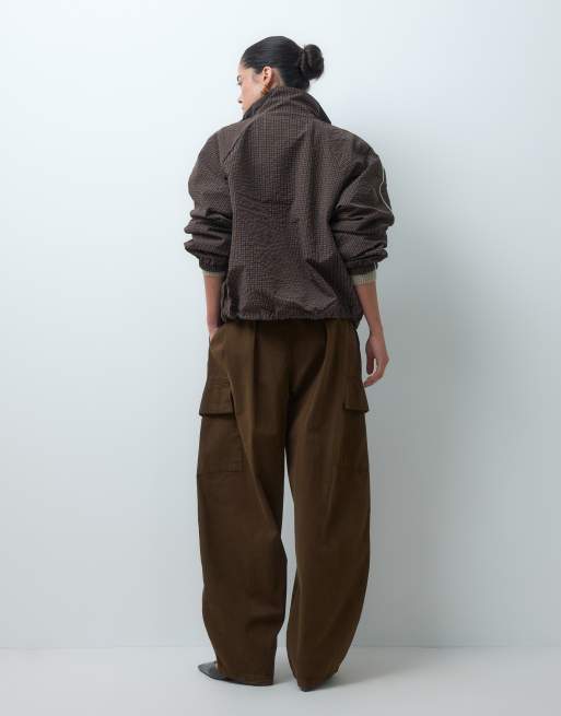 ASOS DESIGN bukser med plisseret linning i chokolade, 4 af 5