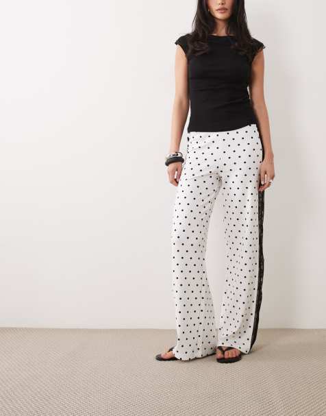 ASOS DESIGN - Bukser med vide ben og blondepaneler i siden samt polkaprikket print - view 1
