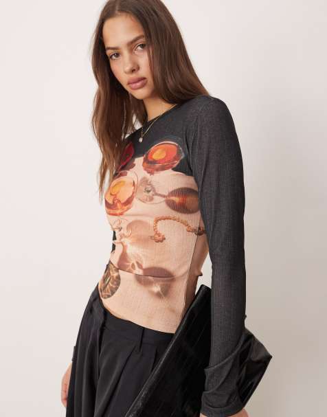 ASOS DESIGN – Buntes Oberteil aus hauchdünnem Netzstoff mit Dinner-Szenenprint - view 1