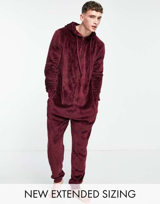 ASOS DESIGN – Burgunderroter Lounge-Onesie aus Fleece