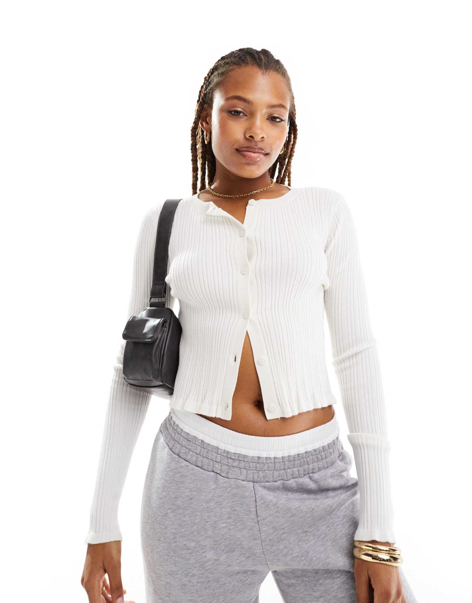 ДИЗАЙНЕРСКИЙ кардиган на пуговицах спереди от ASOS с оборкой кремового цвета 6890₽