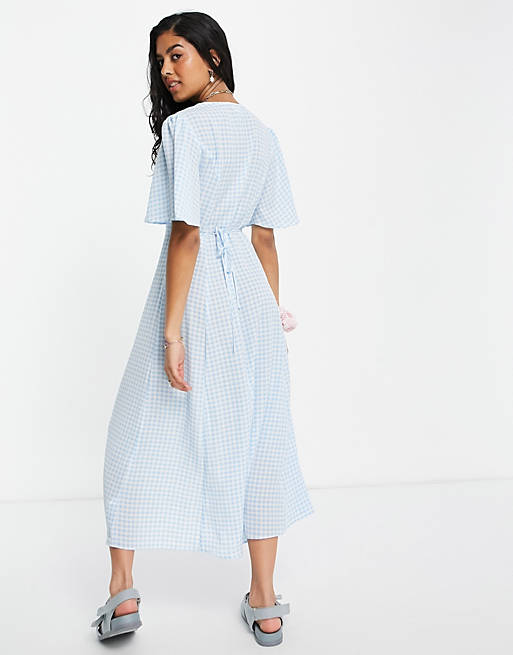  button through tie back midi tea dress with angel sleeve in blue gingham print 