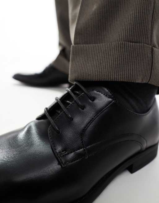 ASOS DESIGN buty typu derby z czarnej sztucznej skóry, 4 z 4