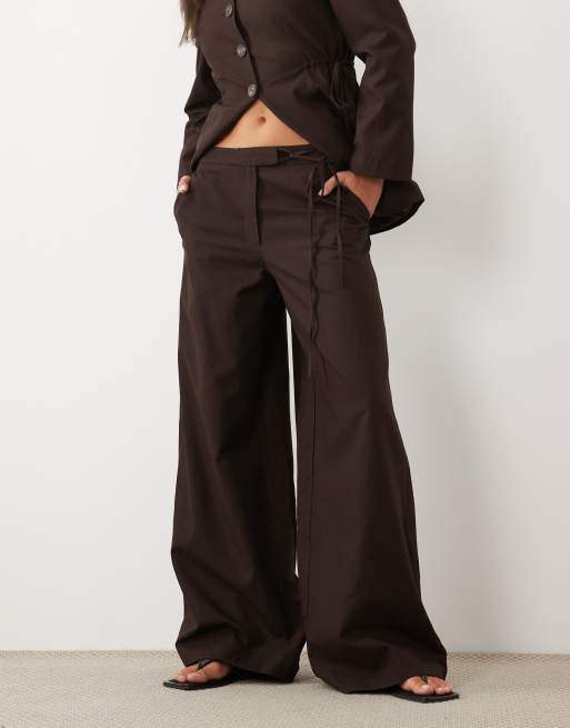 ASOS DESIGN byxa med knytband i midjan i chokladbrunt set, 2 av 5