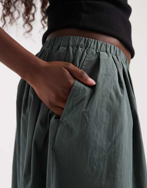 ASOS DESIGN byxor i bomulls- och nylonmix med extra vida ben i grönt, 4 av 5