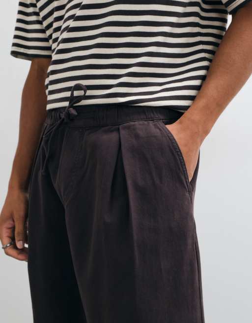 ASOS DESIGN byxor med barrel-formade ben i brun med veck och elastisk midja, 5 av 5