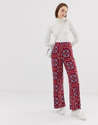 ASOS DESIGN – byxor med vida ben med paisley och scarfmönster-Flerfärgad
