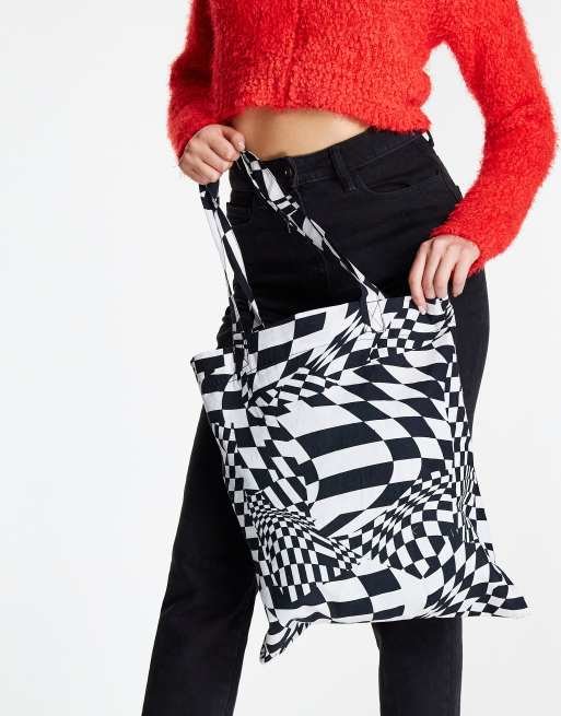 ASOS DESIGN - Cabas en coton avec motif damier effet déformé - Noir et blanc