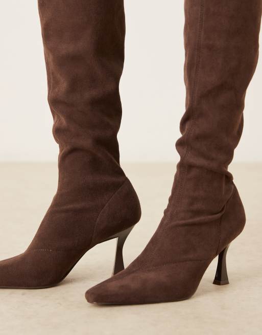 ASOS DESIGN - Caitlin - Kniehoge sock boots met hak in chocoladebruin suedette, 4 van 4