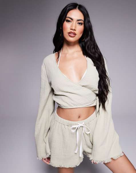 ASOS DESIGN – Callie – Beach-Bluse aus Musselin in verwaschenem Salbeigrün mit Fransen und Wickelfront - view 1