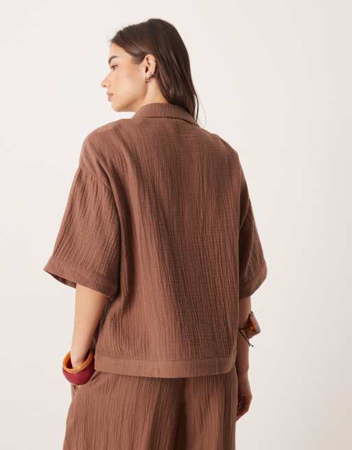 ASOS DESIGN - Callie - Chemise de plage décontractée en gaze à manches courtes - Moka, 3 de 4