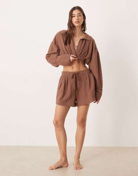 ASOS DESIGN – Callie – Strand-Shorts aus Musselinstoff in Mokka mit Paperbag-Taille - view 1