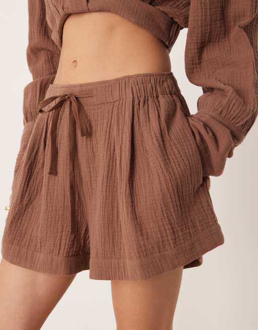 ASOS DESIGN - Callie - Strandshort van kaasdoek met plooirand in mokka, 3 van 5