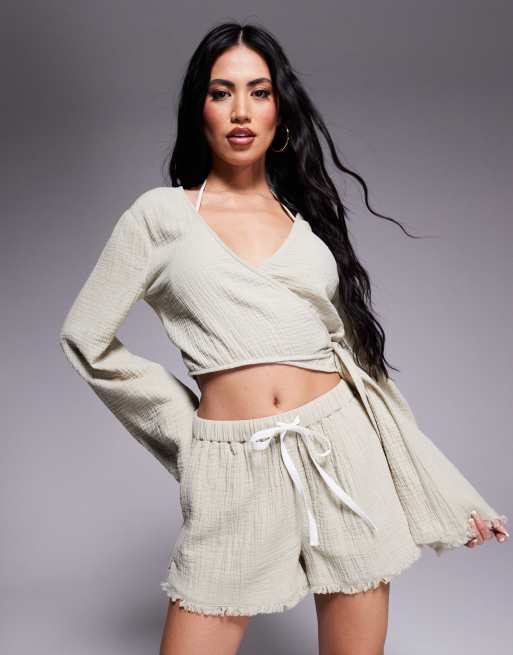ASOS DESIGN – Callie – Szorty plażowe z muślinu w spranym kolorze szałwiowym z postrzępionym brzegiem