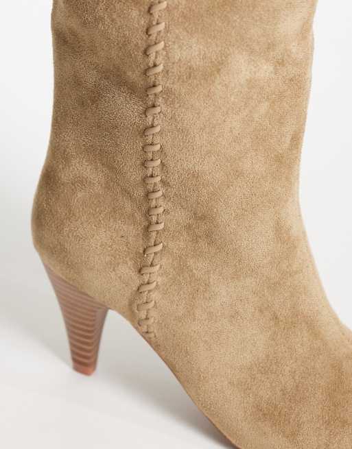 ASOS DESIGN – Calliope – Sandfärgade, knähöga boots med klack och kaststygn, 3 av 4