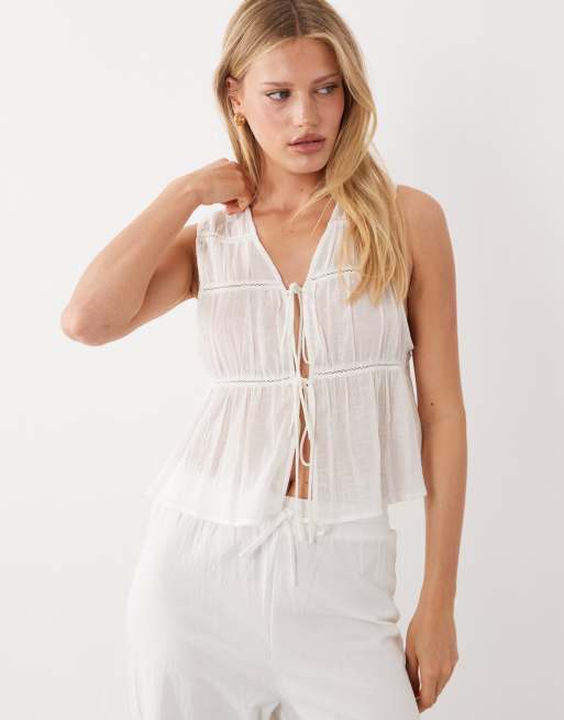 ASOS DESIGN - Calypso - Hvid strandvest med udskæringer og bindebånd foran samt blondedetaljer, 3 af 4