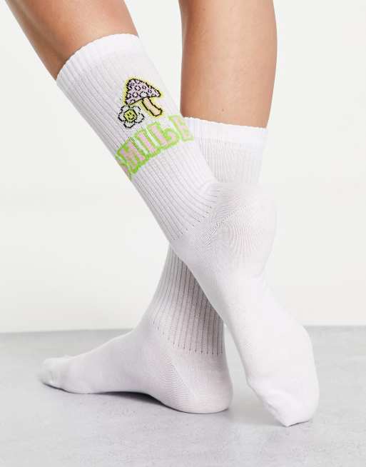 ASOS DESIGN - Calzini bianchi a coste con stampa di funghi e faccina sorridente