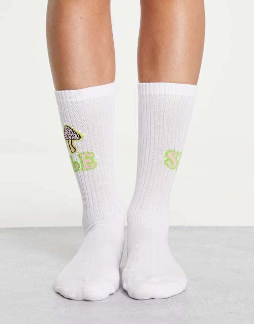 ASOS DESIGN - Calzini bianchi a coste con stampa di funghi e faccina sorridente, 4 di 4