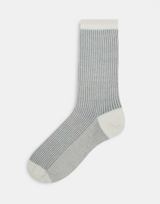 ASOS DESIGN - Calzini da abito in maglia sottile grigio chiaro
