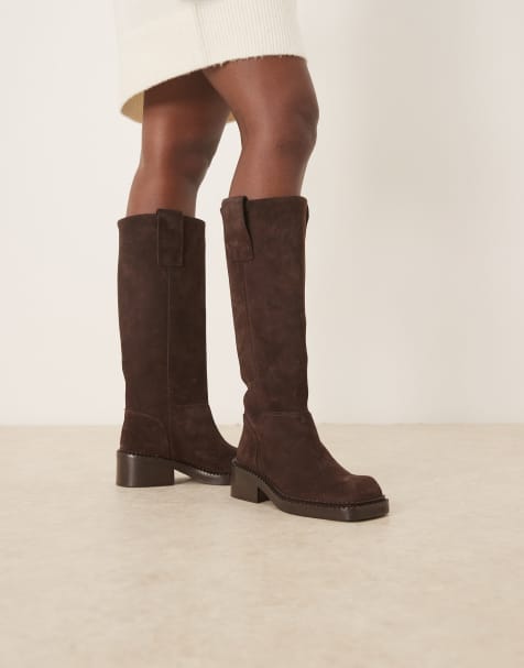 ASOS DESIGN – Camelia – Kniehohe Trucker-Stiefel aus hochwertigem Wildleder in Schokobraun - view 1