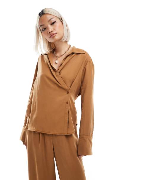 ASOS DESIGN – Camelowa koszula z kopertowym wiązaniem, część zestawu - view 1