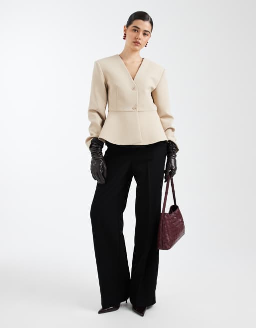 ASOS DESIGN – Camelowa marynarka z głębokim dekoltem i baskinką, 2 z 4