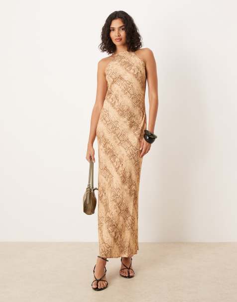 ASOS DESIGN – Camelowa sukienka maxi o kroju bokserki we wzór skóry węża - view 1