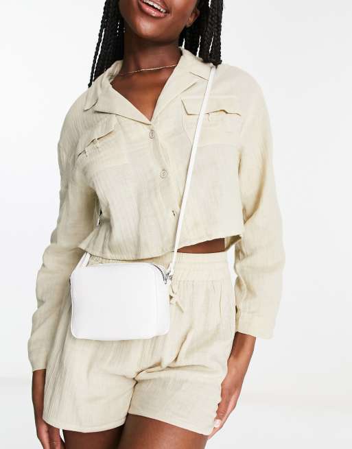 ASOS DESIGN - Camera bag a tracolla bianco coccodrillo