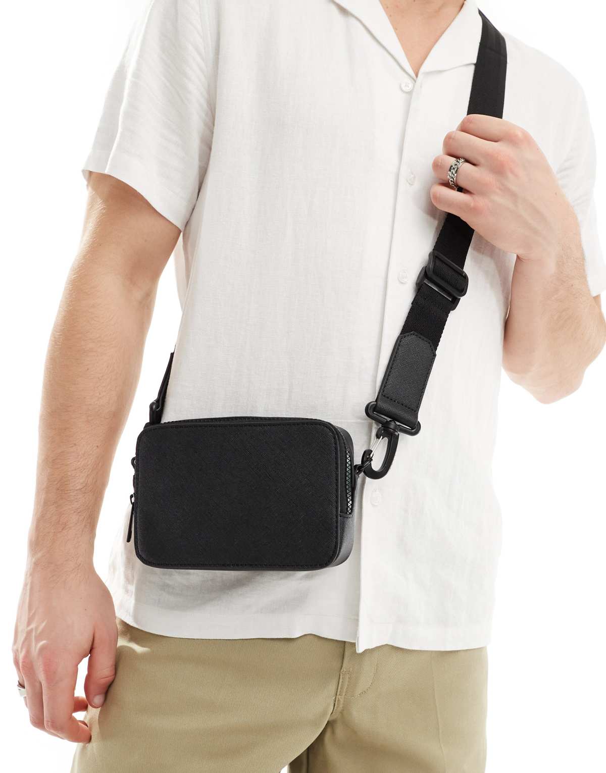 ASOS DESIGN - Camera bag a tracolla in pelle sintetica nera - view 1