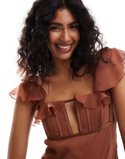 ASOS DESIGN - Cami-maxikjole med korsetdetaljer på brystet og flæser i brun, 3 af 4