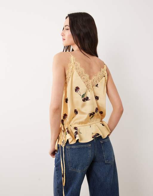 ASOS DESIGN cami med blondedetalje og kirsebærprint, 3 af 4