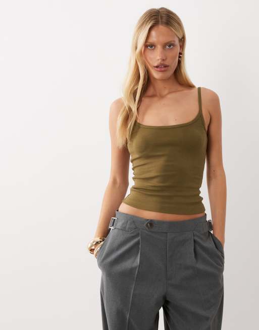 ASOS DESIGN cami med dyb rund hals og elastiske stropper i khaki, 3 af 4