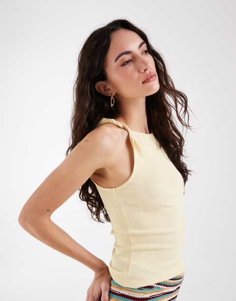 ASOS DESIGN - Cami met gedraaid detail en lage ronde hals in geel - view 1