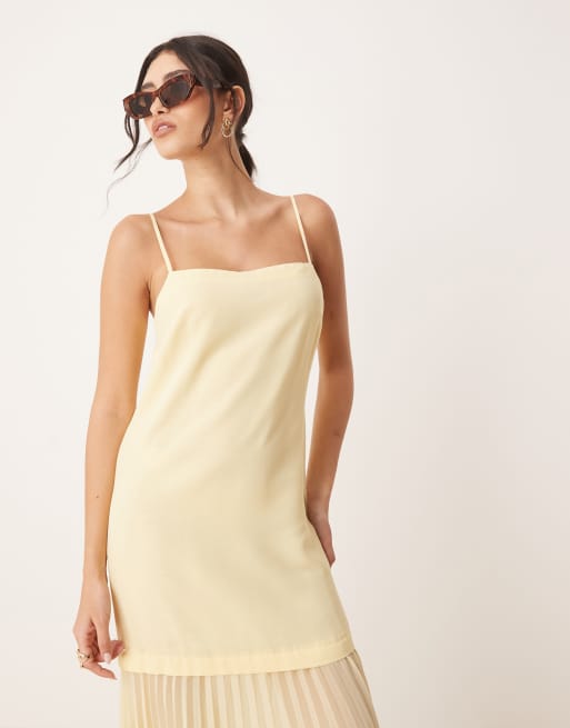 ASOS DESIGN - Cami midi-jurk met geplooide rok en verlaagde taille in geel, 3 van 4