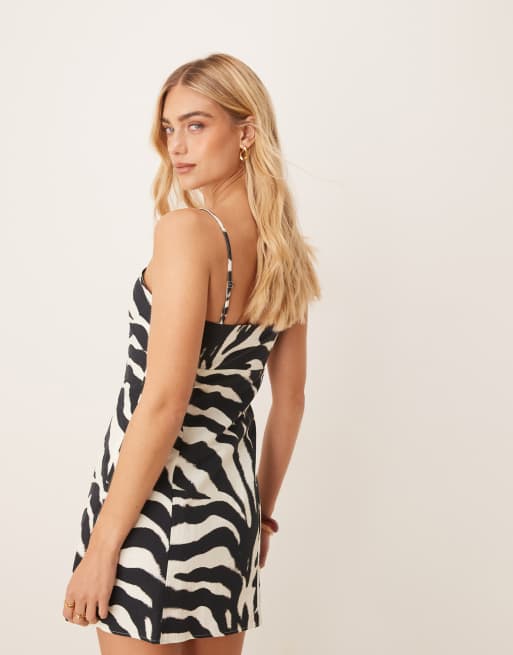 ASOS DESIGN - Cami-minikjole i hør-/bomuldsblanding med blokdesign med zebraprint, 4 af 4