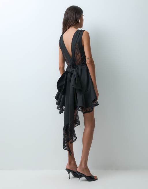 ASOS DESIGN Cami-Playsuit mit Spitzenbesatz, fließend, mit Schleifenrücken, in Schwarz, 5 von 5
