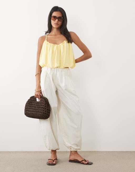 ASOS DESIGN cami-top i hørblanding med ballon-effekt i buttermilk, 2 af 4