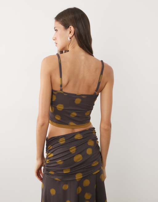 ASOS DESIGN cami-top med dobbelt lag og matchende sæt i brun polkaprikket print, 3 af 4