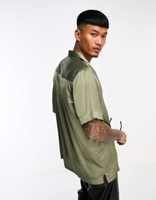 ASOS DESIGN - Camicia a maniche corte comoda in raso kaki chiaro con rever pronunciato, 2 di 4