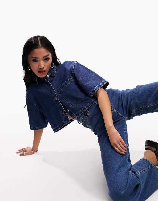 ASOS DESIGN - Camicia a maniche corte in denim blu lavaggio medio