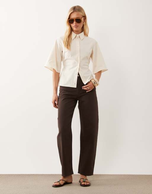 ASOS DESIGN - Camicia a maniche corte stretta in vita color avorio